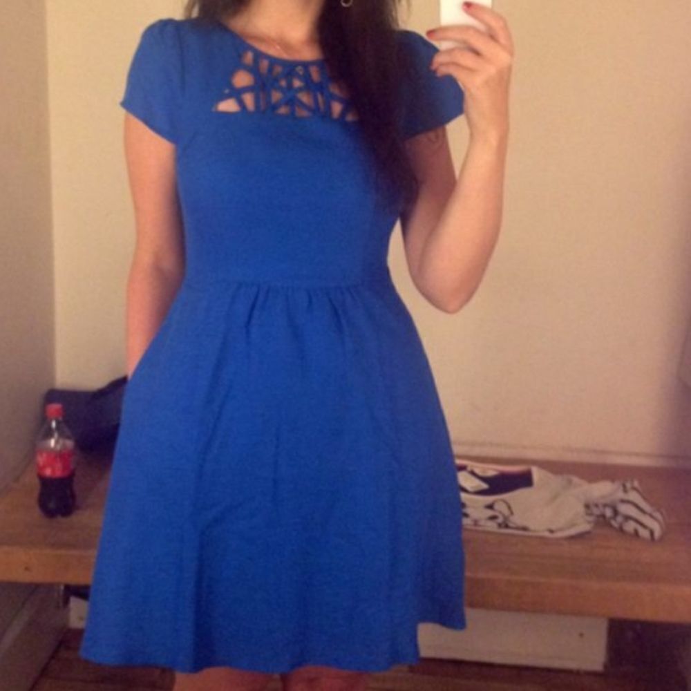 XHILARATION WOMEN"S SLEEVELESS CUTOUT CREW NECK KNEE LENGTH DRESS